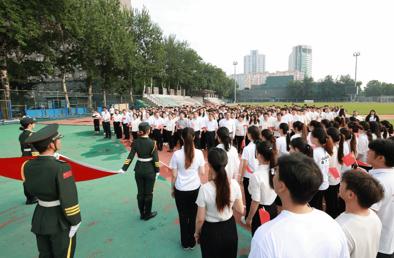 庆祝中国共产党成立105周年 | 中央民族大学干部师生代表升国旗、唱国歌、重温入党誓词