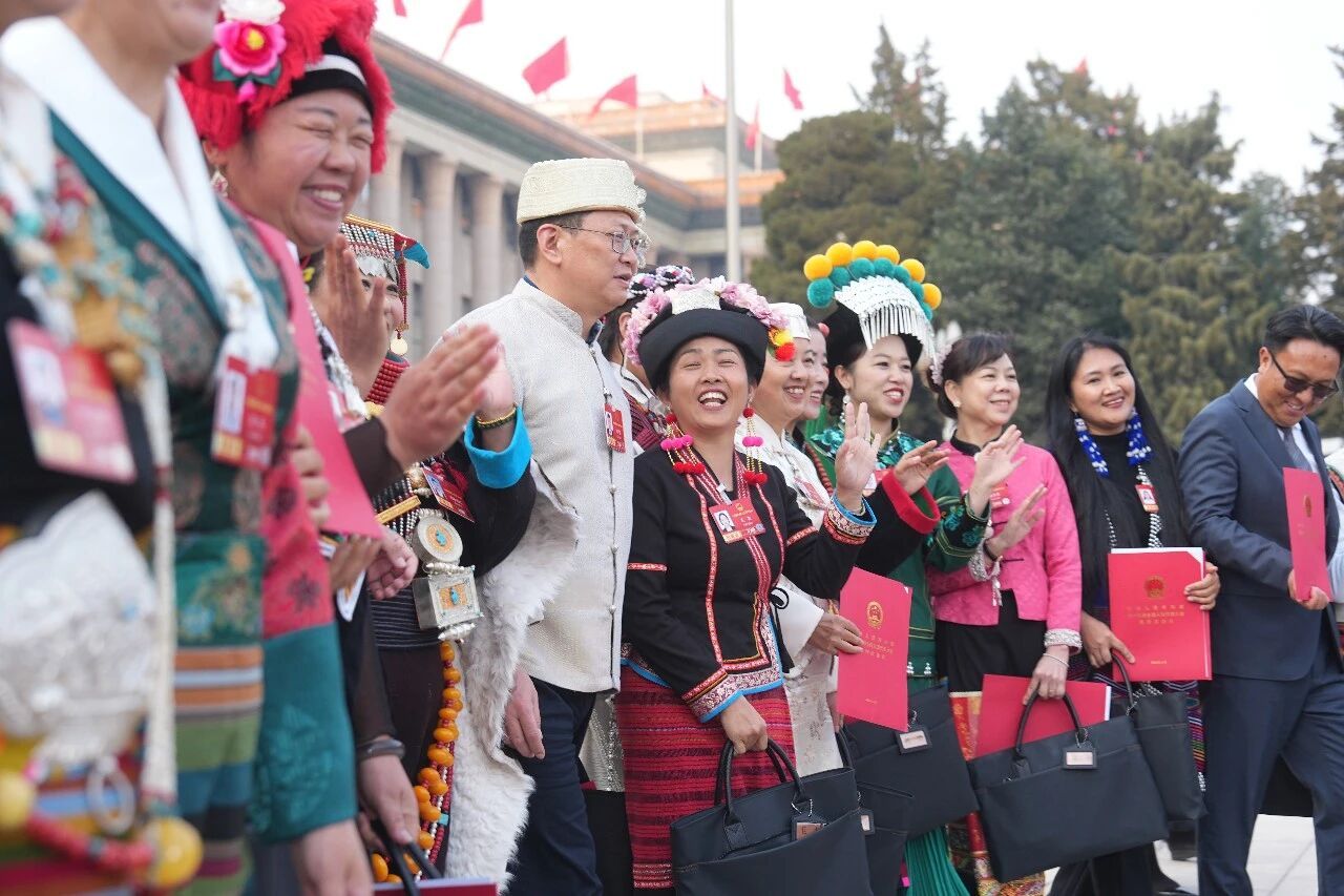 校长强世功接受“统战新语”专访 解读民族团结进步促进法